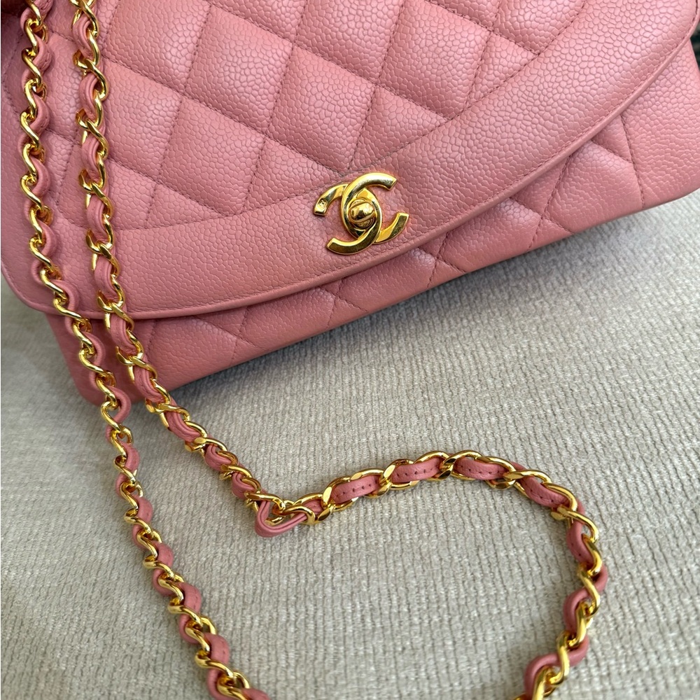 Chanel Diana Bag Vintage Pink Medium Shoulder Bag with Gold Accents - Picture 11 of 16